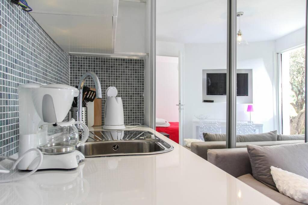 Appartement Lumineux Avec Terrasse Jardin Et Acces Piscine Villefranche-sur-Mer Esterno foto